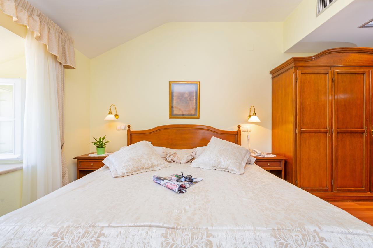 Hotel Ostrea Ston Bagian luar foto